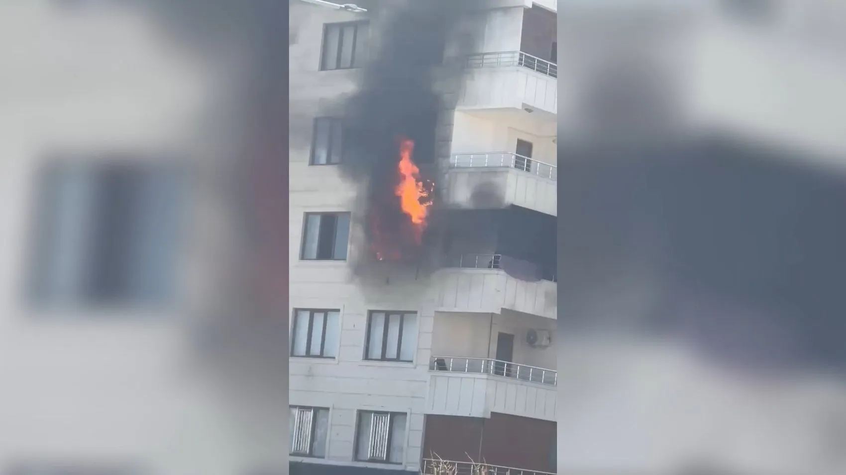 Şanlıurfa'da sekiz katlı binada korkutan yangın paniği