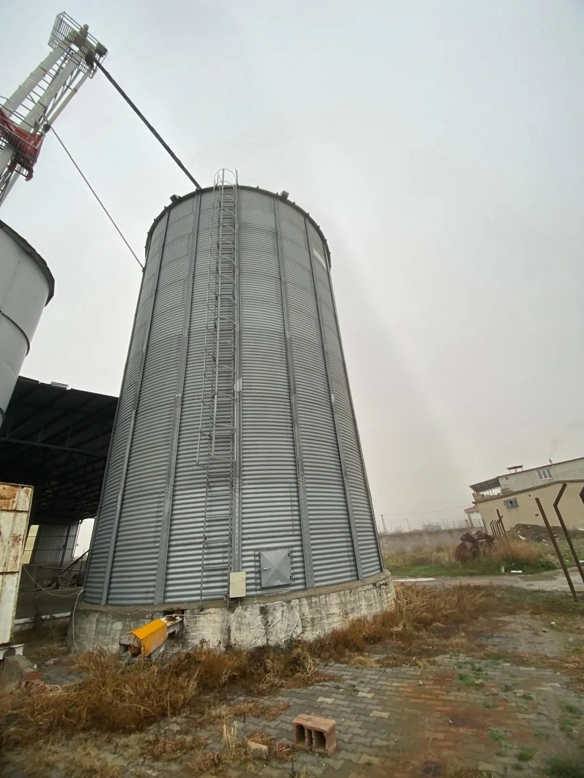 Mardin'de silo inşaatından düşen işçi hastanede hayatını kaybetti