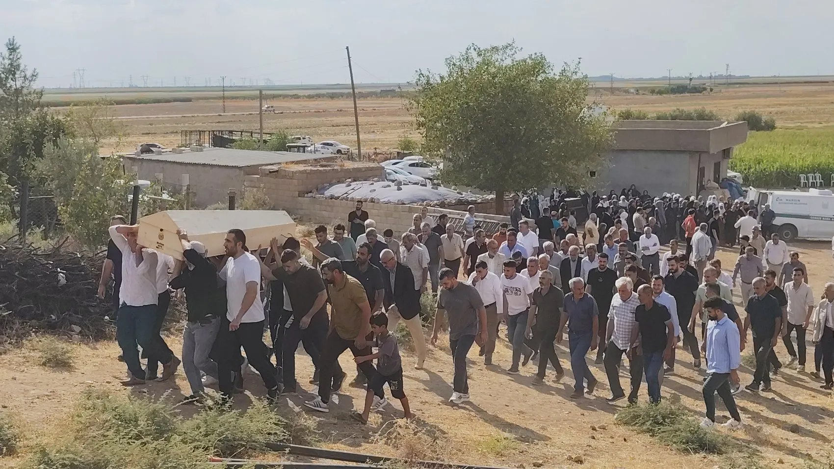 Mardin Derik ilçesinde kuzeni tarafından vurulan 13 yaşındaki Selahattin toprağa verildi