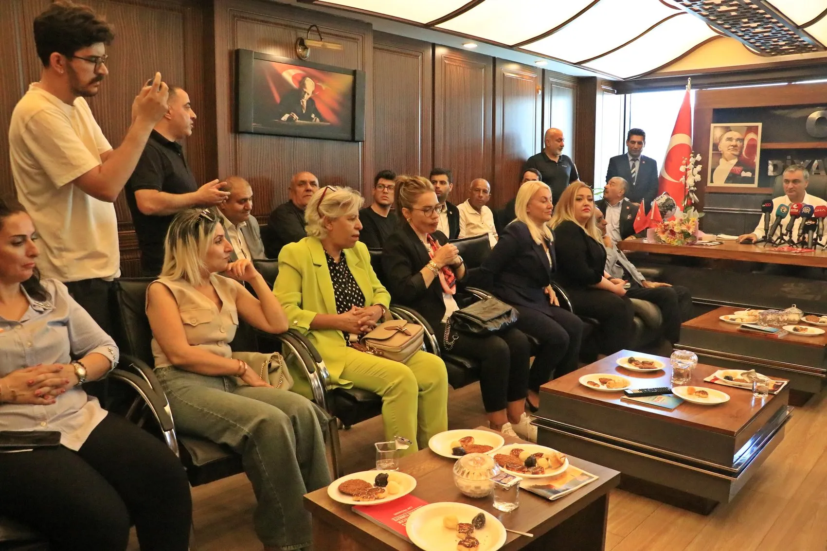 CHP Genel Başkan Yardımcısı Müslim Sarı Diyarbakır'da çözüm sürecini değerlendirdi