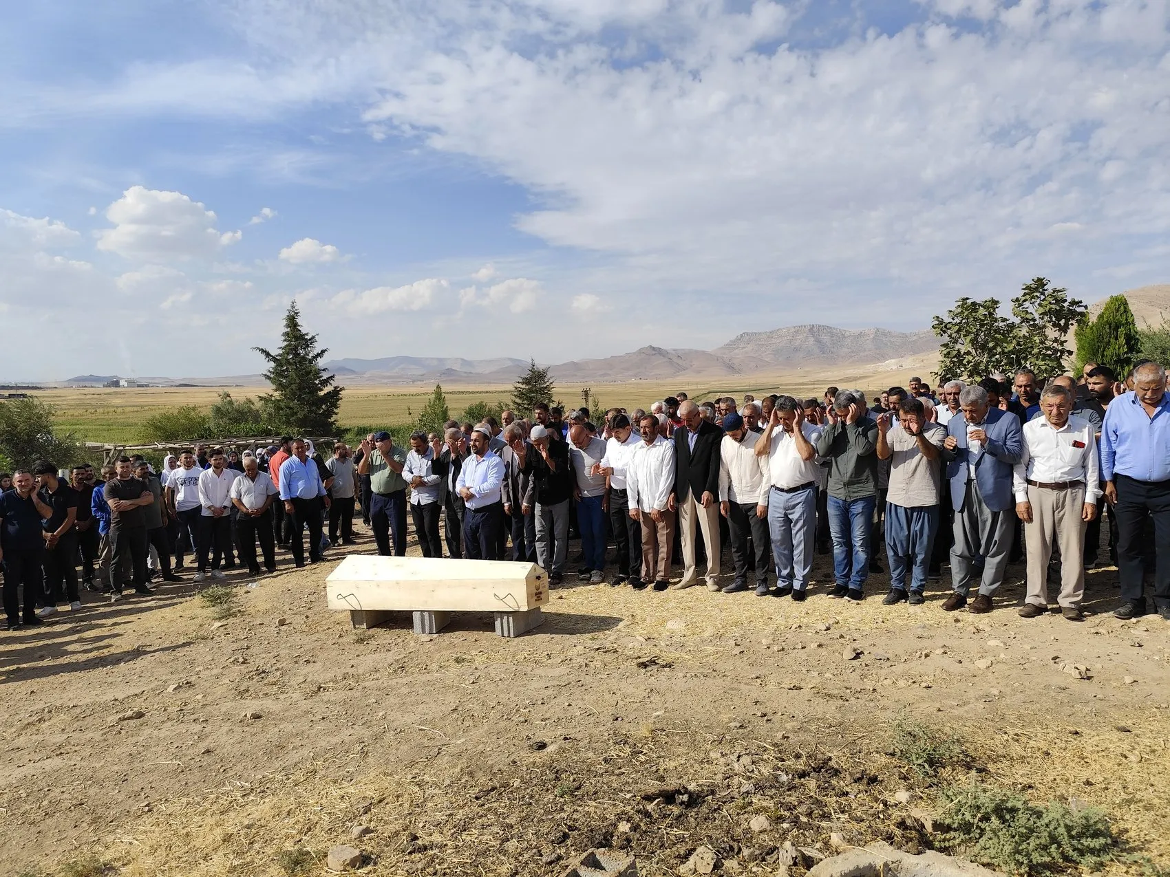Mardin Derik ilçesinde kuzeni tarafından vurulan 13 yaşındaki Selahattin toprağa verildi