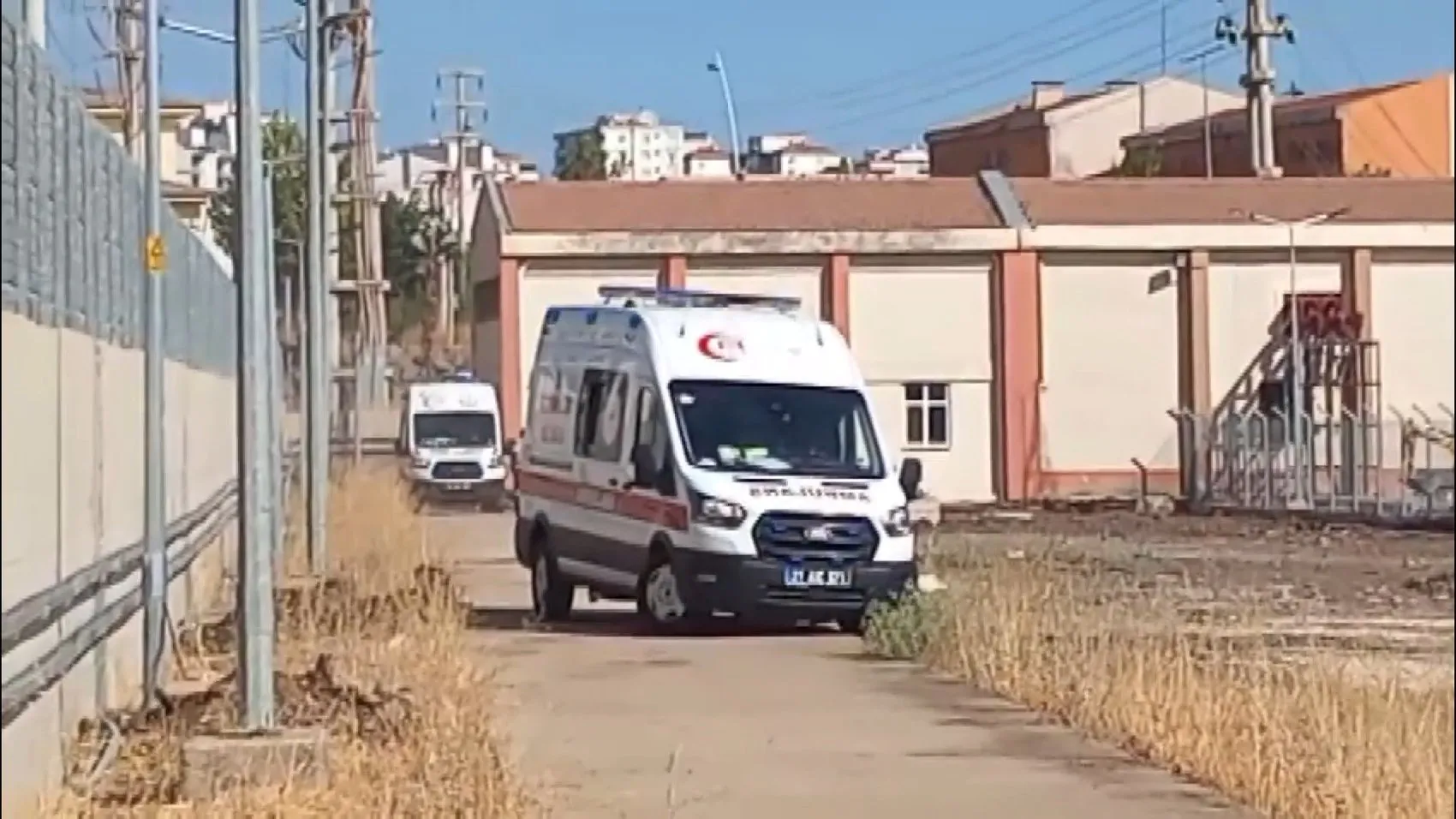 Diyarbakırda boya yapan iki işçi tiner kokusundan zehirlenerek hastaneye kaldırıldı