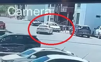 Diyarbakır'da site içinde kaza anı güvenlik kamerasına yansıdı