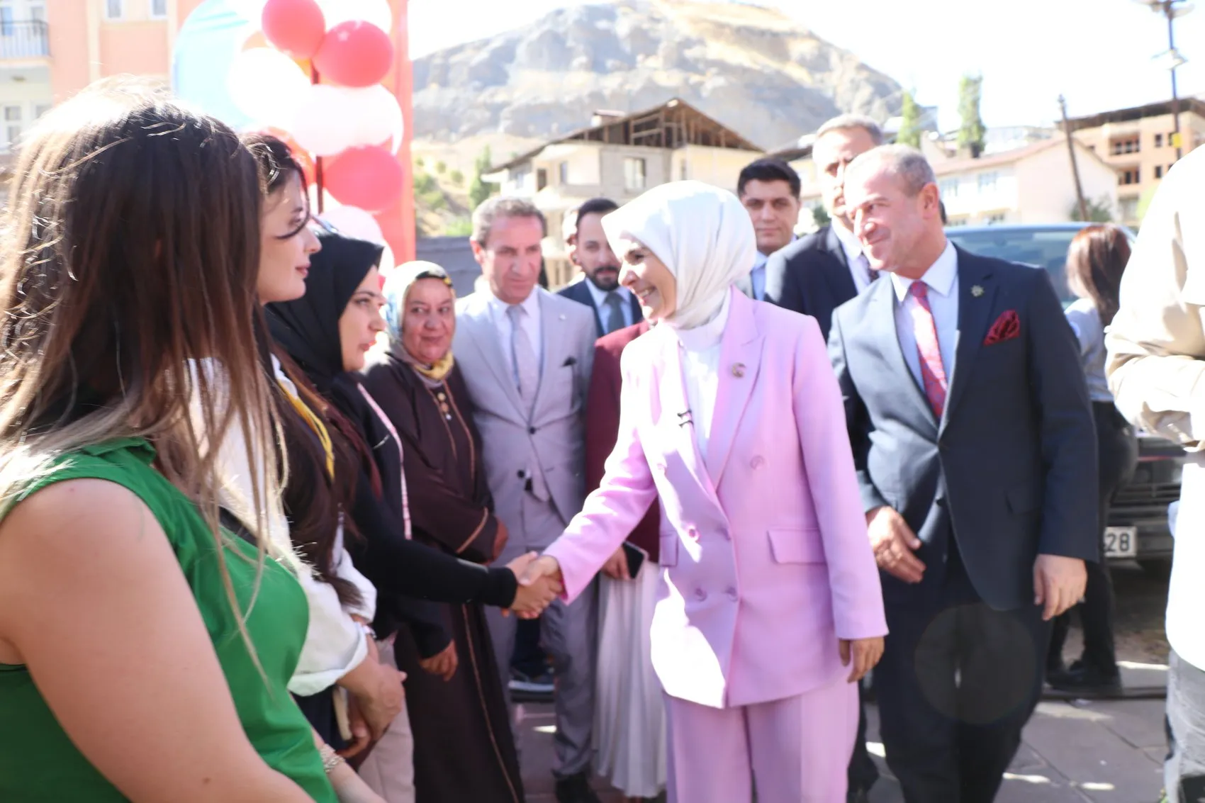 Bakan Göktaş Hakkari'de ailelerin huzuru için yeni hedeflerini açıkladı