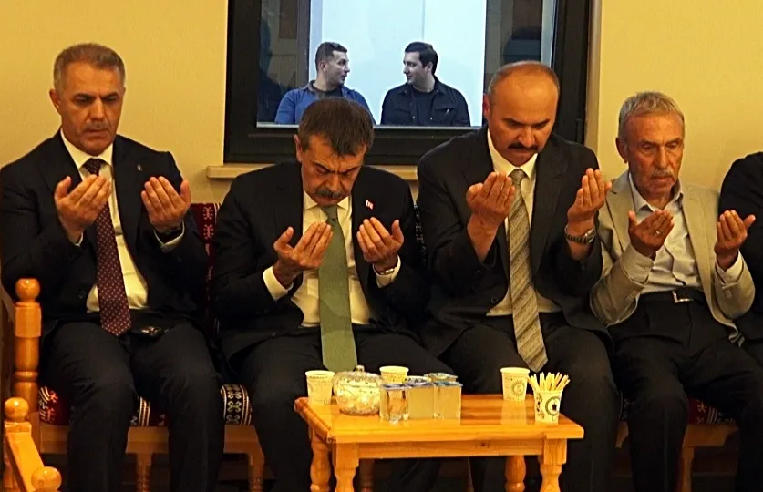 Bakan Şimşek Batman'daki acı gününde ailesini yalnız bırakmadı