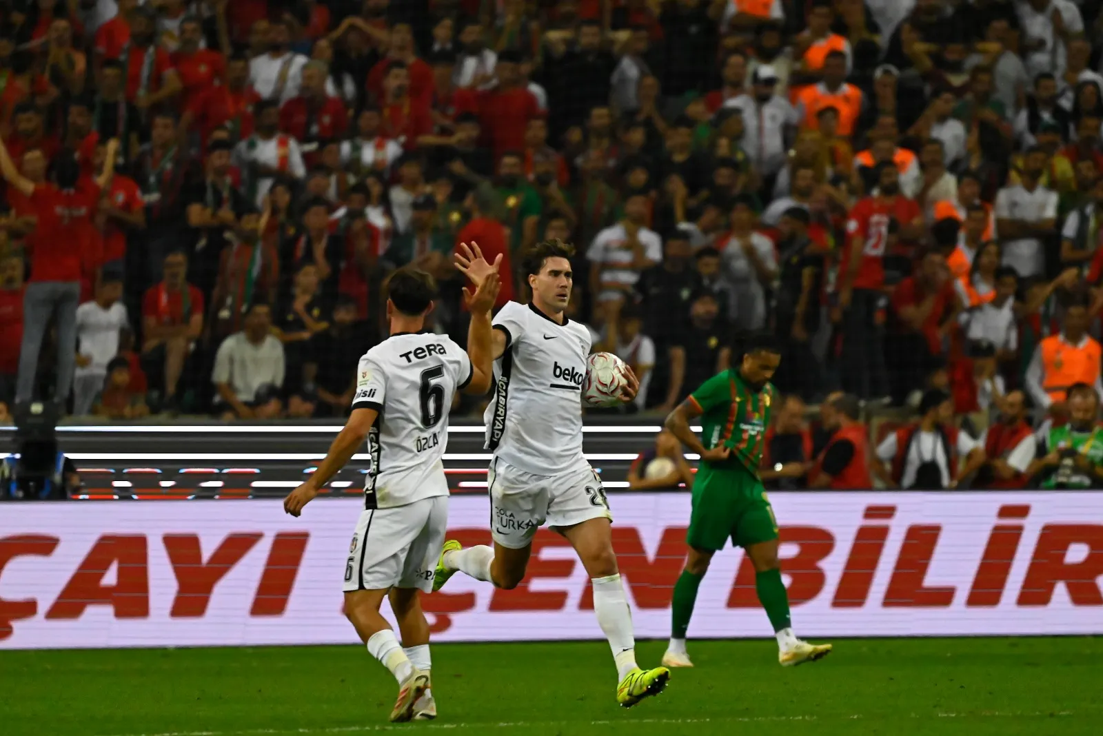 Amed Sportif Faaliyetler evinde Beşiktaş'ı devirdi