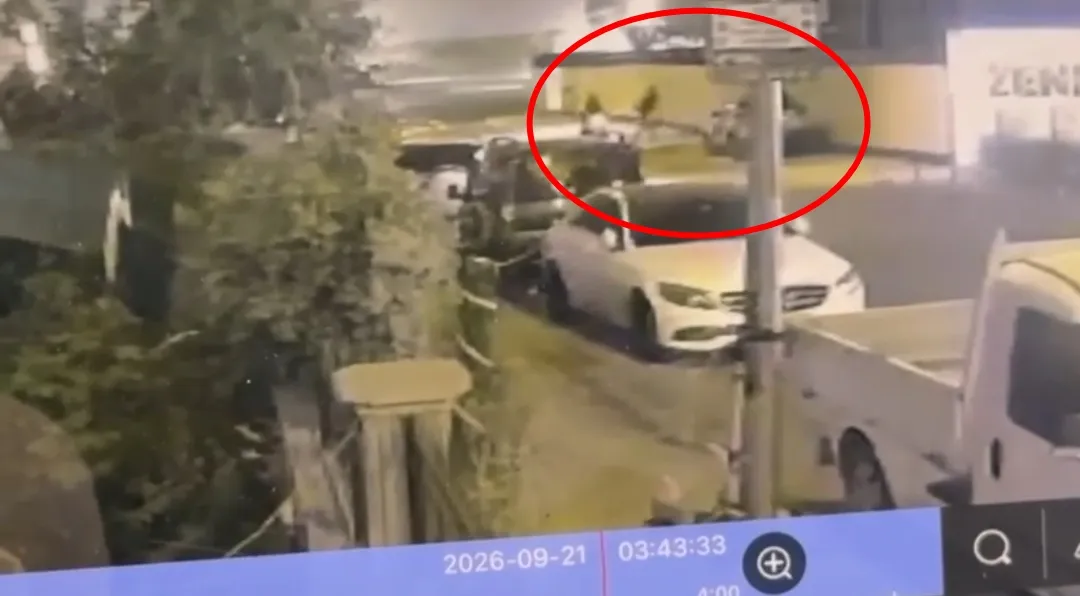 Batman'da park halindeki otomobili ateşe veren şüpheliler kamerada