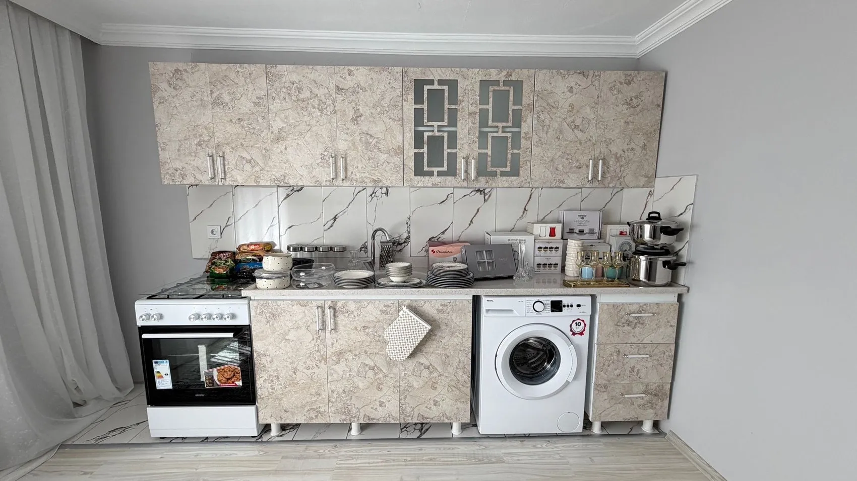 Ağrı'da 9 kişilik aile 80 yıllık harabe evden modern yuvaya taşındı