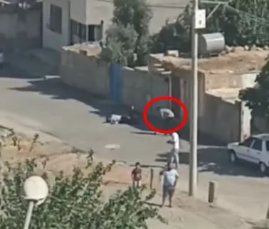 Kızıltepe'de silahlı saldırı sonrası şüphelilerin rahat tavırları kameraya yansıdı