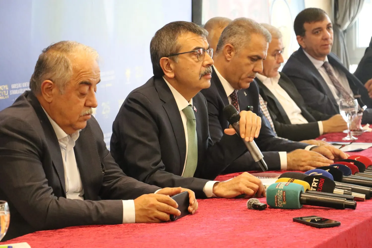 Bakan Tekin'den Batman'da sivil topluma 'Terörsüz Türkiye' daveti