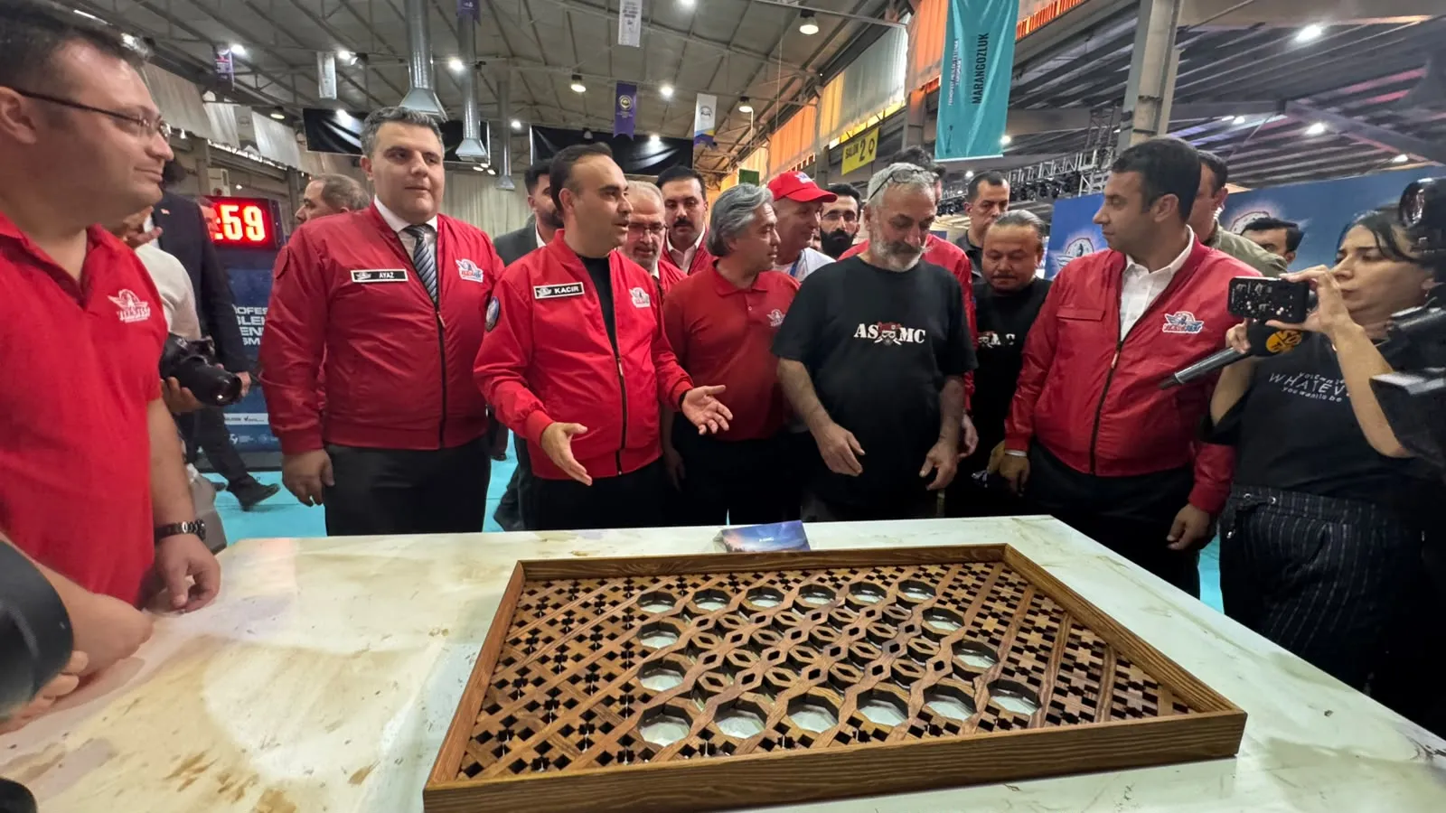 Bakan Kacır Diyarbakır'da TEKNOFEST heyecanını gençlerle paylaştı