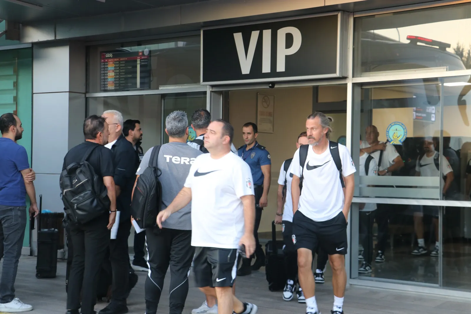 Beşiktaş Amedspor maçı için Diyarbakır'a iniş yaptı