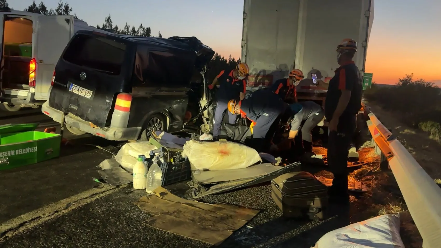 Şanlıurfa'da minibüs kazasında hayatını kaybedenlerin kimlikleri belli oldu