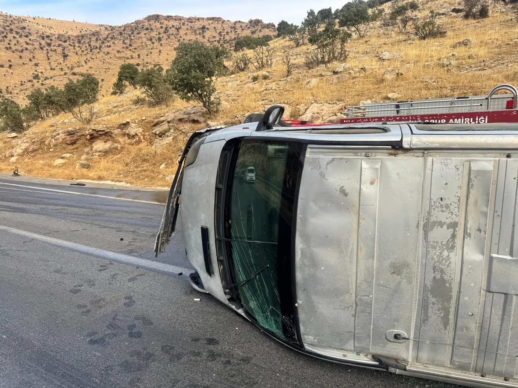 Mardin Midyat yolunda minibüs kazası sonucu sekiz kişi yaralandı