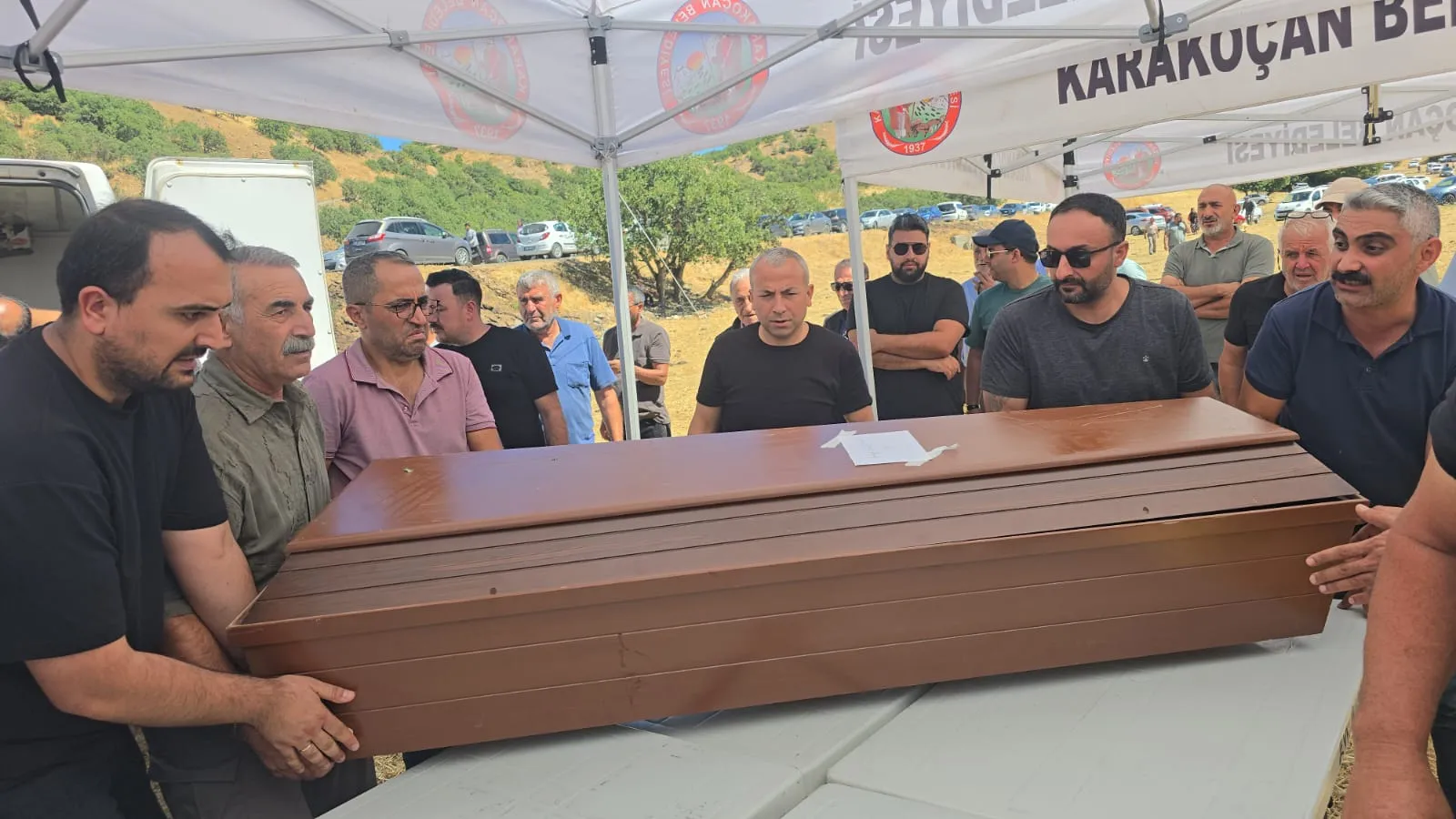 Elazığ'da yanan evde katledilen çift son yolculuğuna uğurlandı