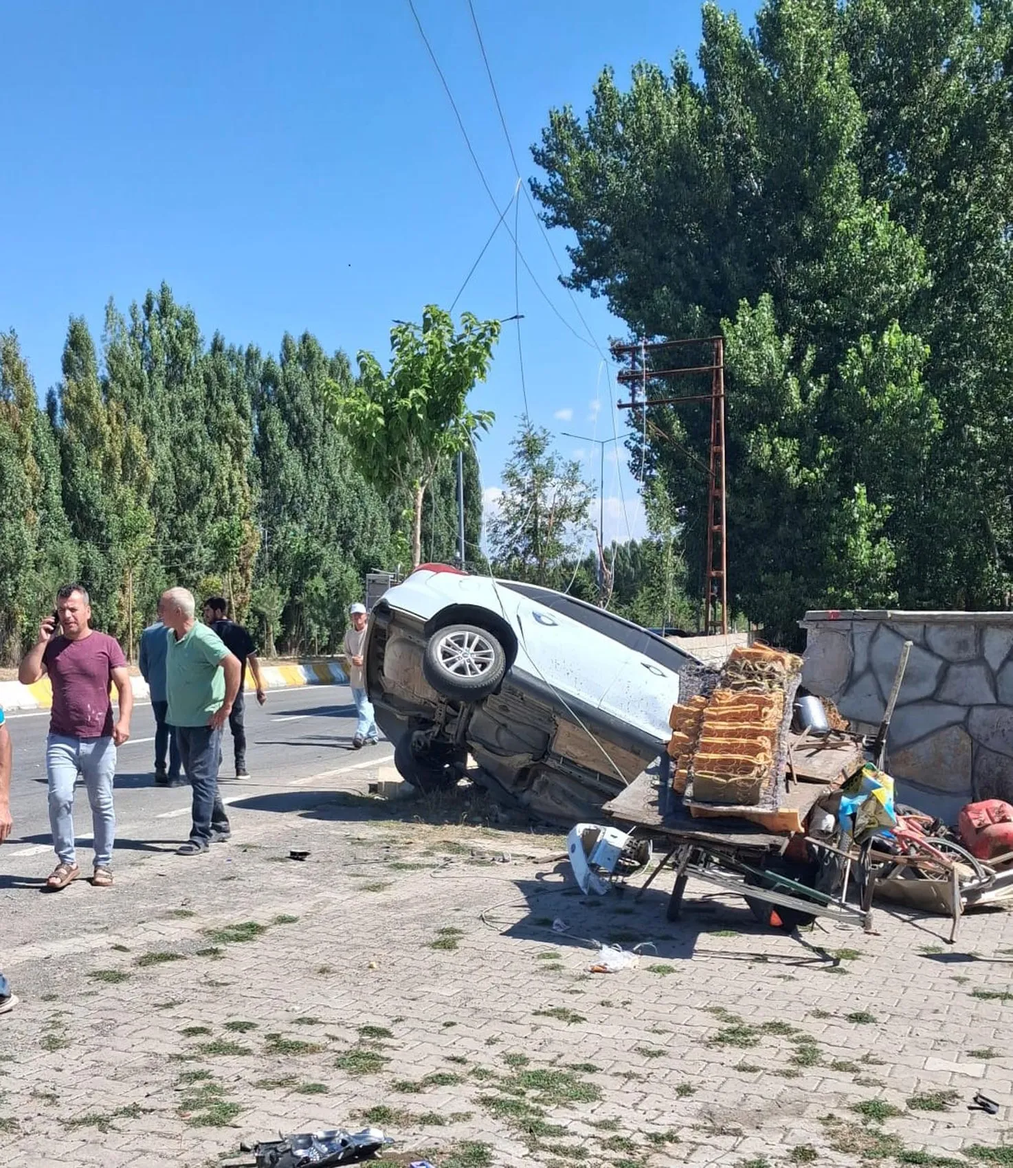 Patnos ilçesinde iki aracın karıştığı kazada dört kişi yaralandı