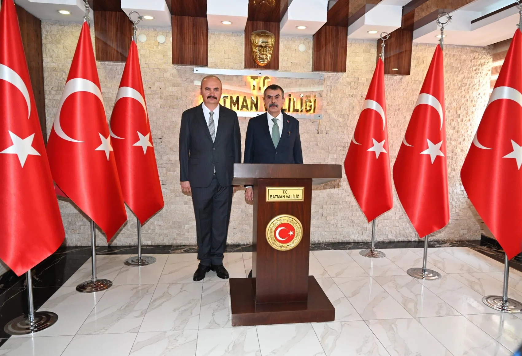 Bakan Tekin'den Batman'da sivil topluma 'Terörsüz Türkiye' daveti