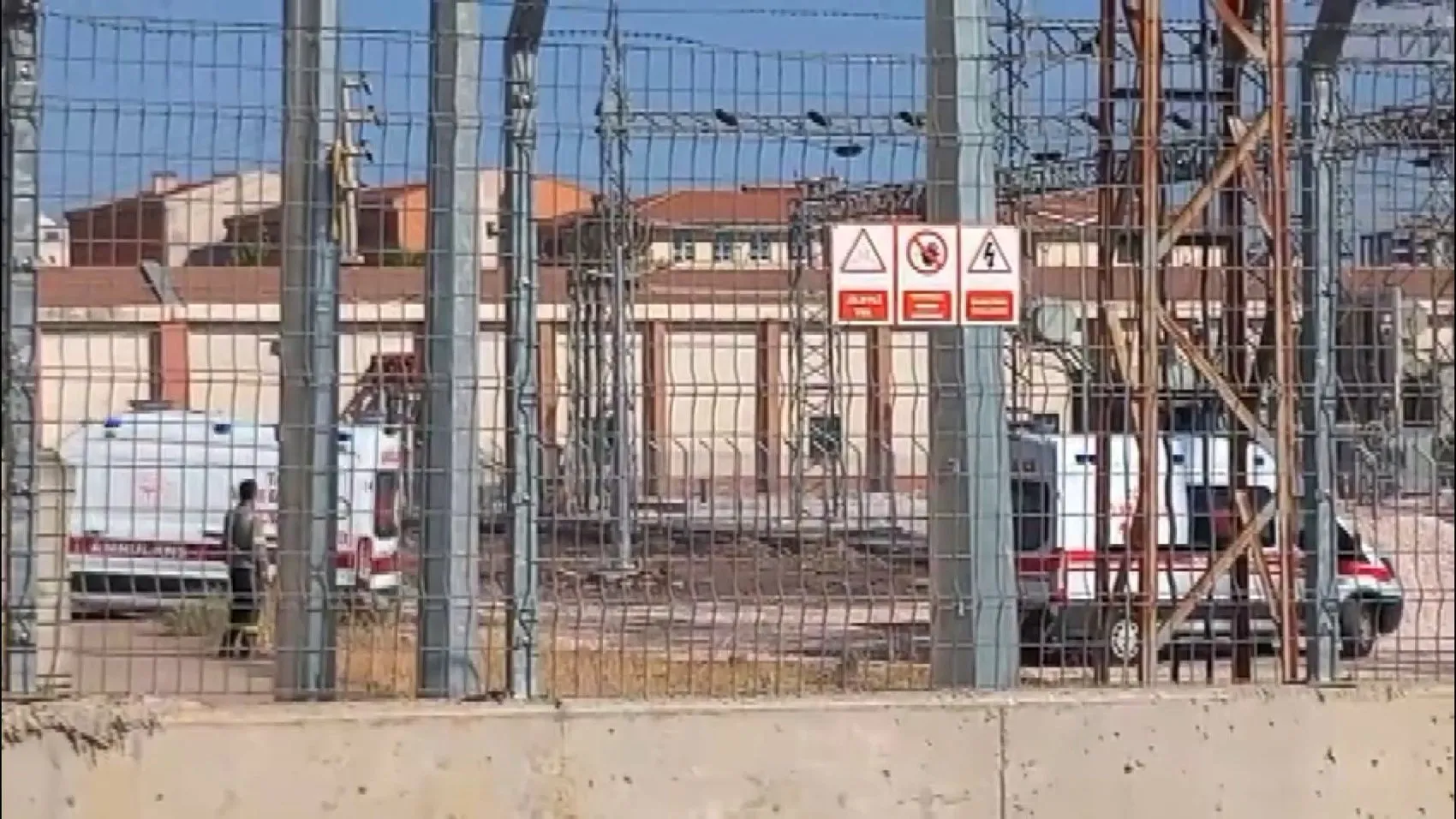 Diyarbakırda boya yapan iki işçi tiner kokusundan zehirlenerek hastaneye kaldırıldı