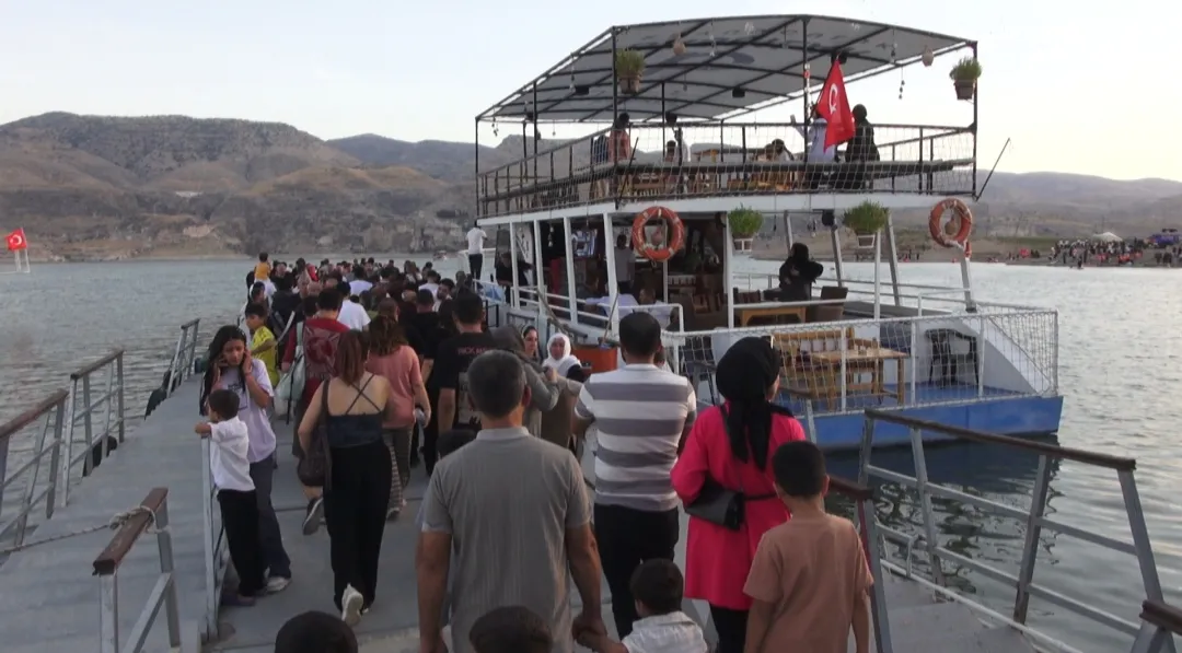 Hasankeyf 12 bin yıllık tarihinde su sporlarıyla şenlendi