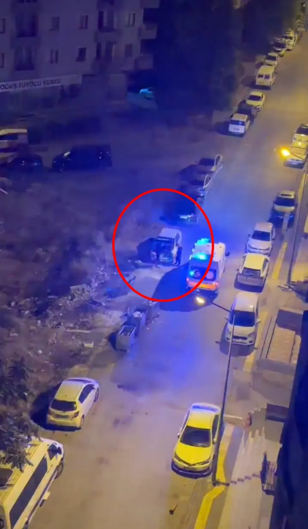 Mardin'de park halindeki otomobilin kornası gece yarısı mahalleyi uykusundan etti