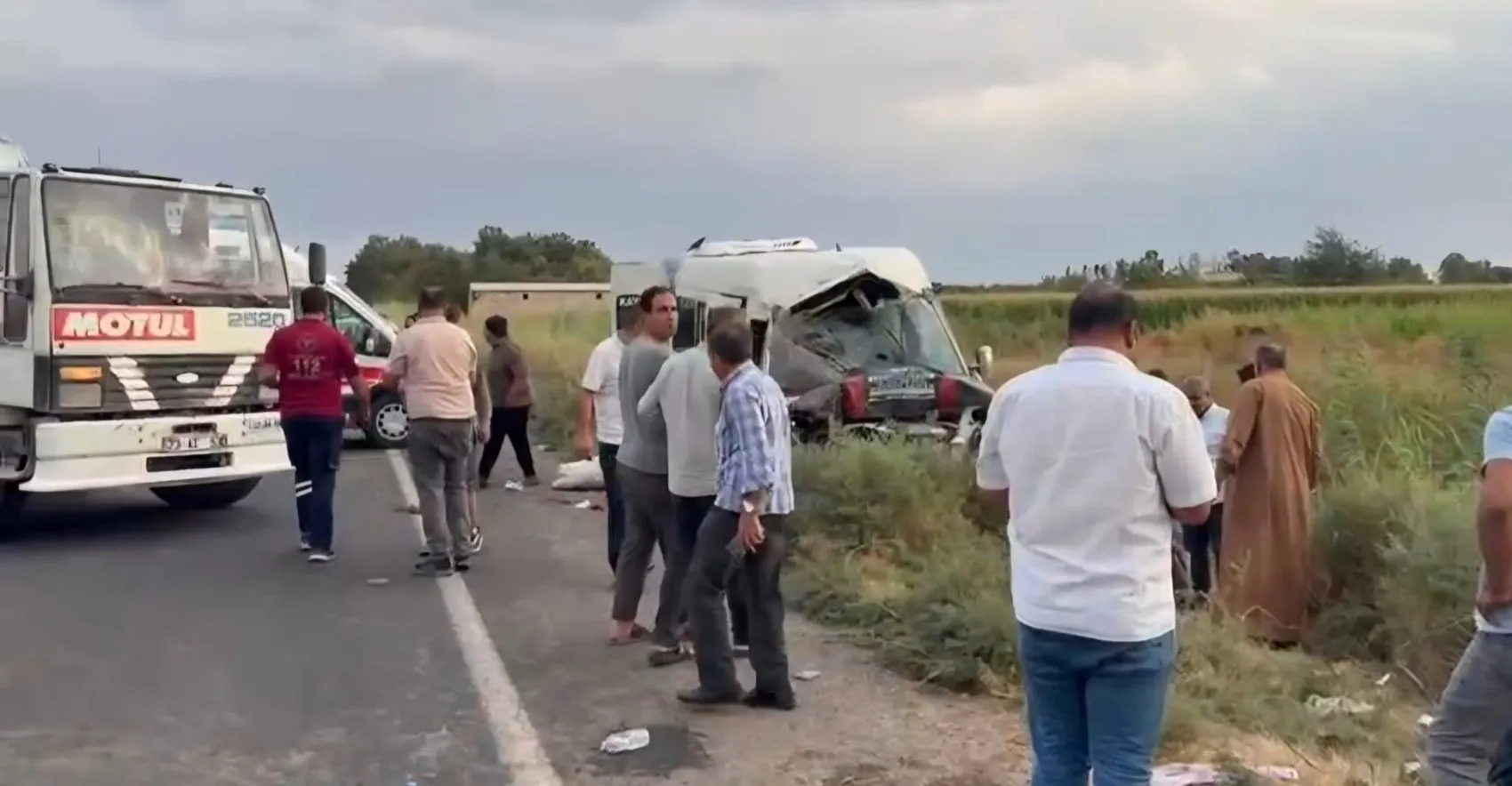 Şanlıurfa'da tarım işçilerini taşıyan minibüs kanala uçtu 19 kişi yaralandı