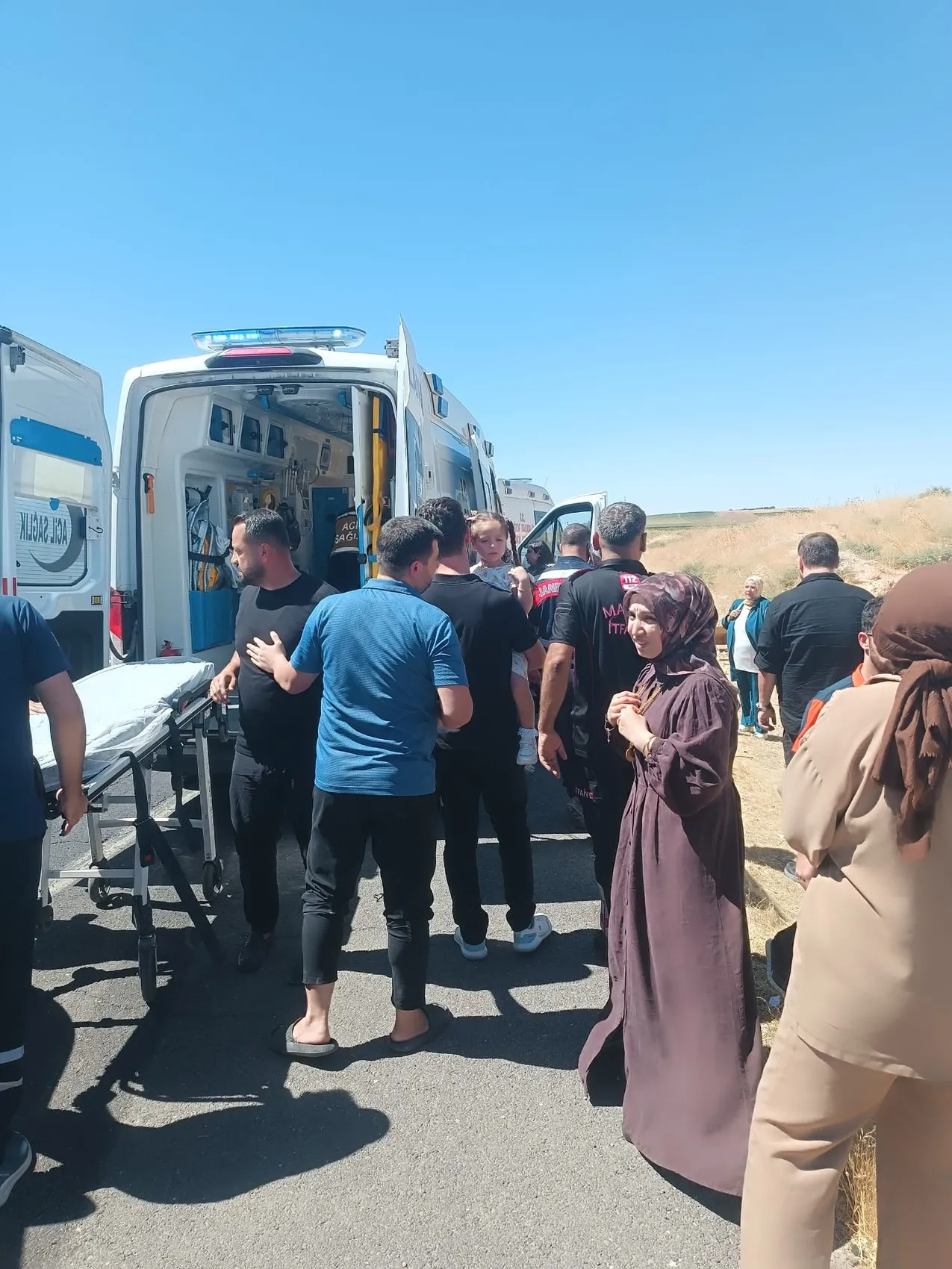 Mardin'de öğrenci servisi devrildi 13 çocuk yaralandı