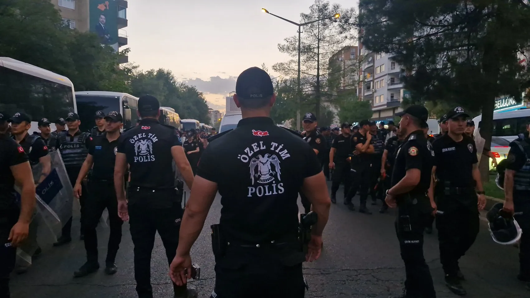 Hatimoğulları Diyarbakır'da barış çağrısını yineledi