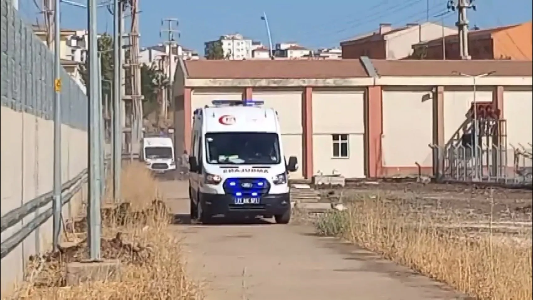Diyarbakırda boya yapan iki işçi tiner kokusundan zehirlenerek hastaneye kaldırıldı