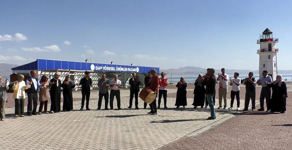 Dünya şampiyonu Furkan Bilici memleketi Van'da büyük bir coşkuyla karşılandı