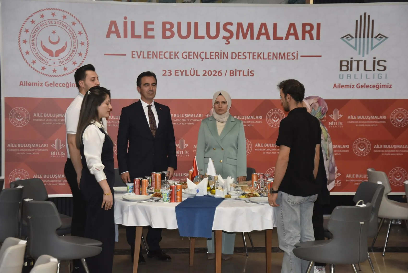 Bitlis’te devlet desteğiyle evlenen çiftler etkinlikte bir araya geldi