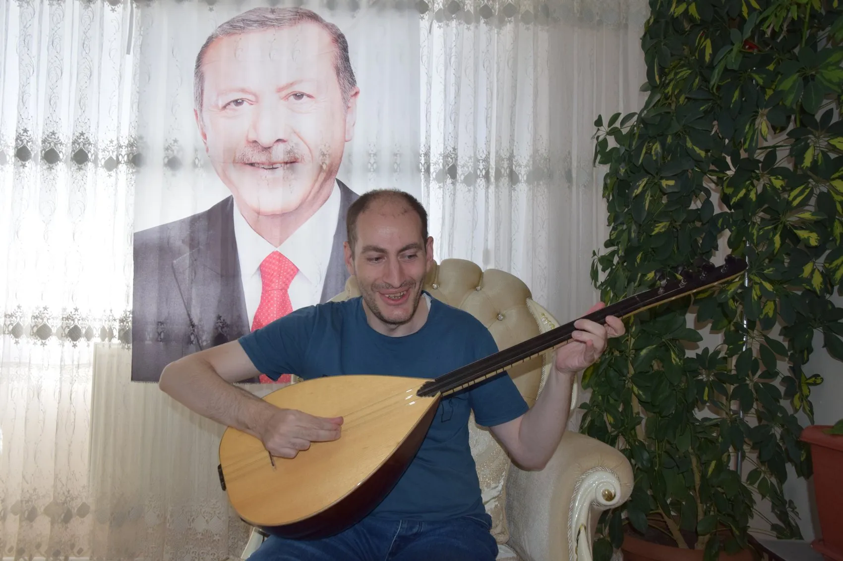 Ercişli görme engelli Abdullah Erdoğan için beste yaptı