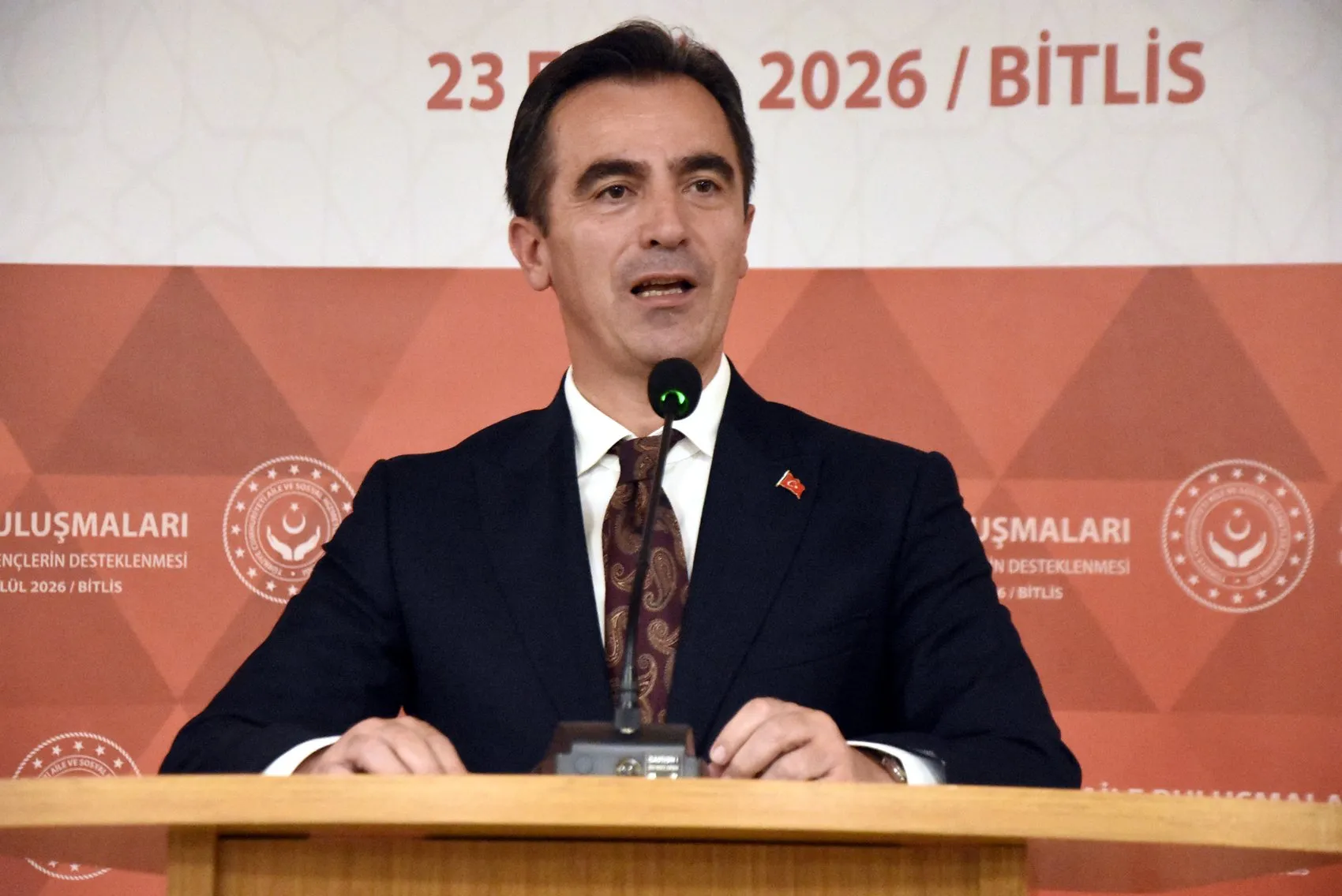 Bitlis’te devlet desteğiyle evlenen çiftler etkinlikte bir araya geldi