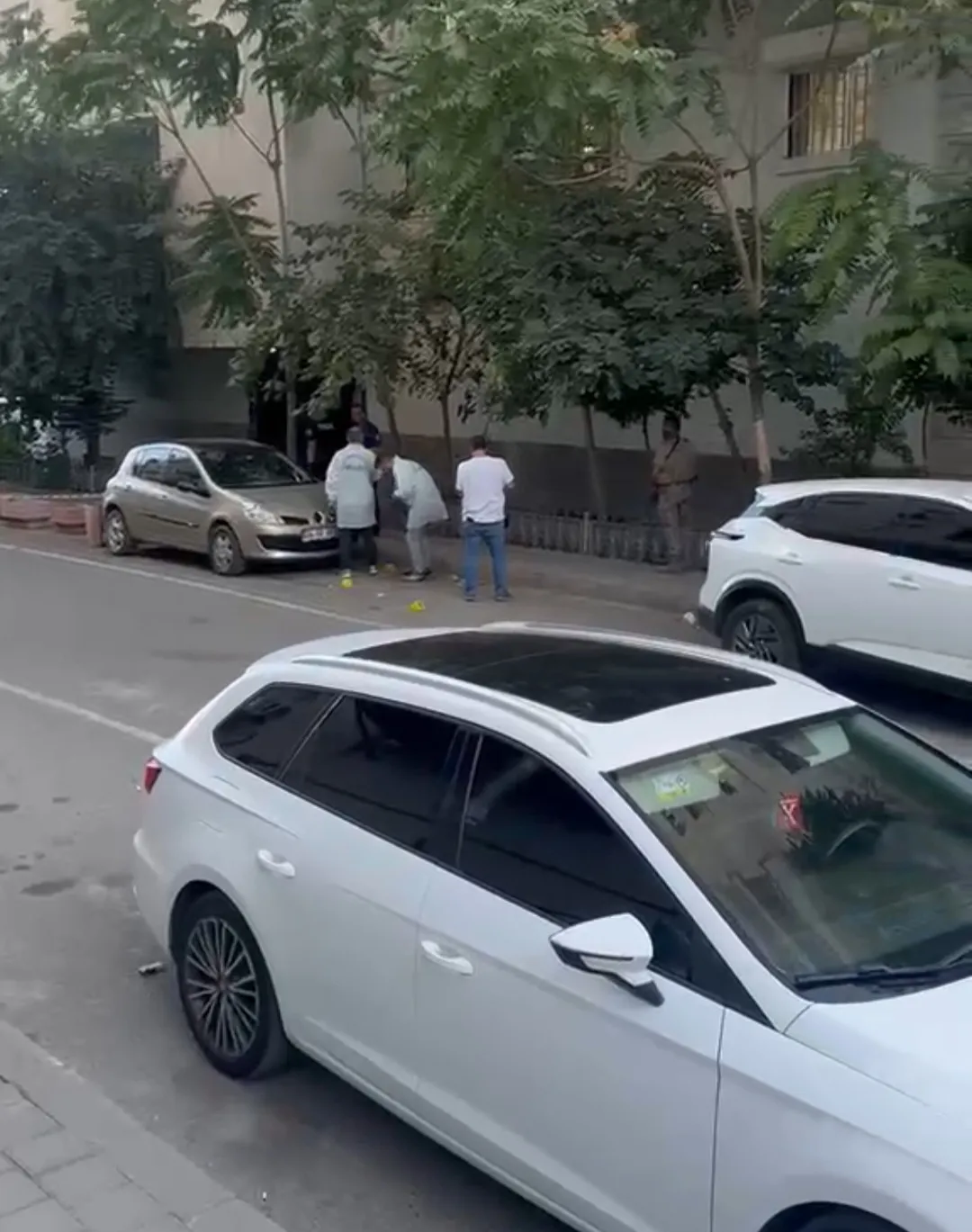 Batman'da cadde ortasında silahlı kavga üç kişi yaralandı