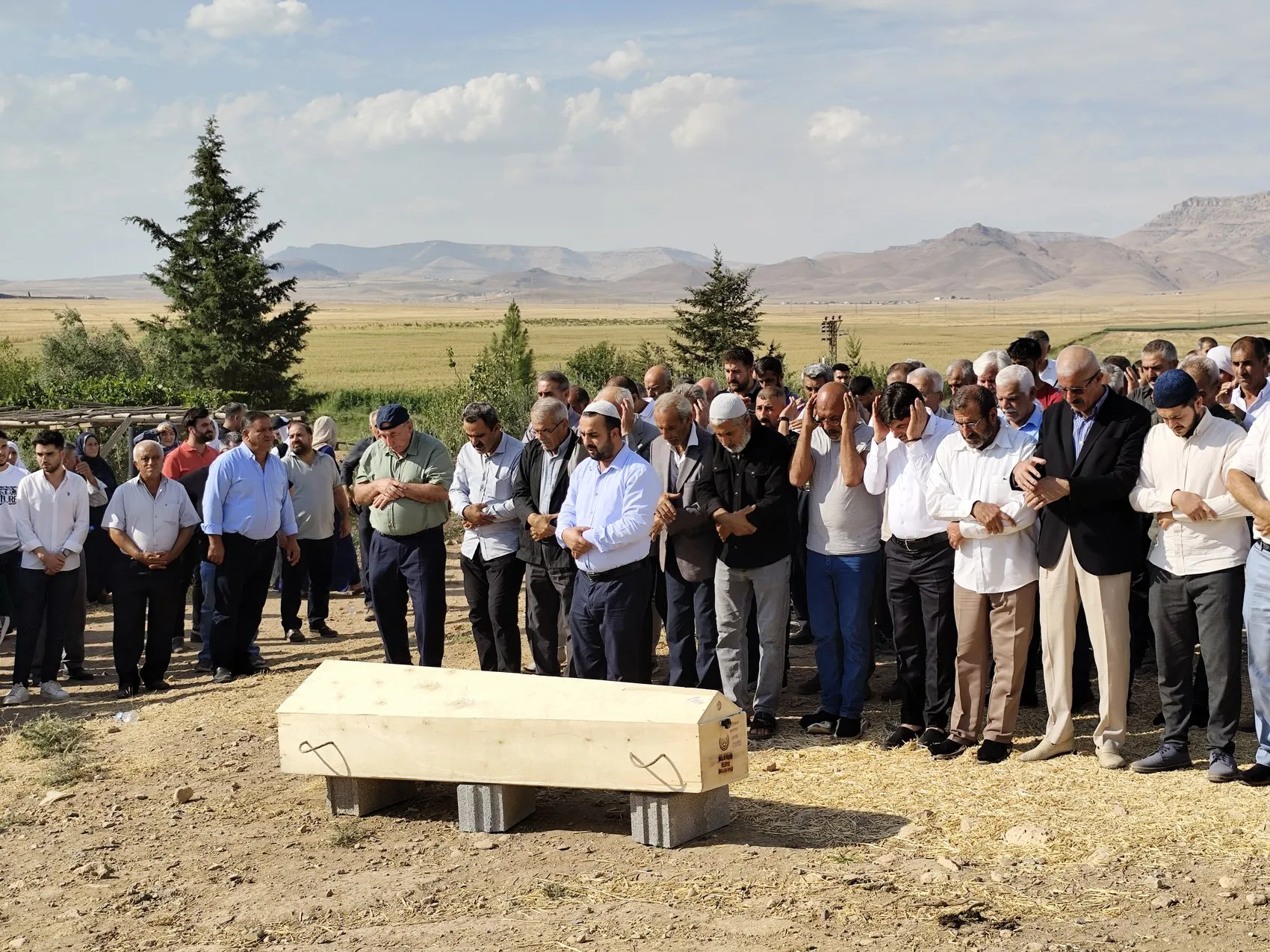 Mardin Derik ilçesinde kuzeni tarafından vurulan 13 yaşındaki Selahattin toprağa verildi