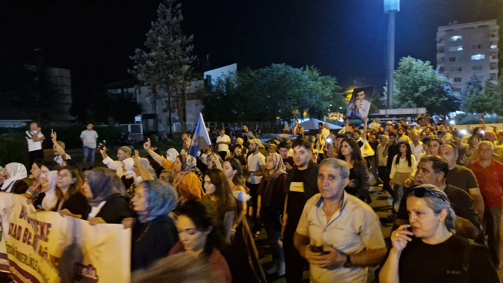 Hatimoğulları Diyarbakır'da barış çağrısını yineledi