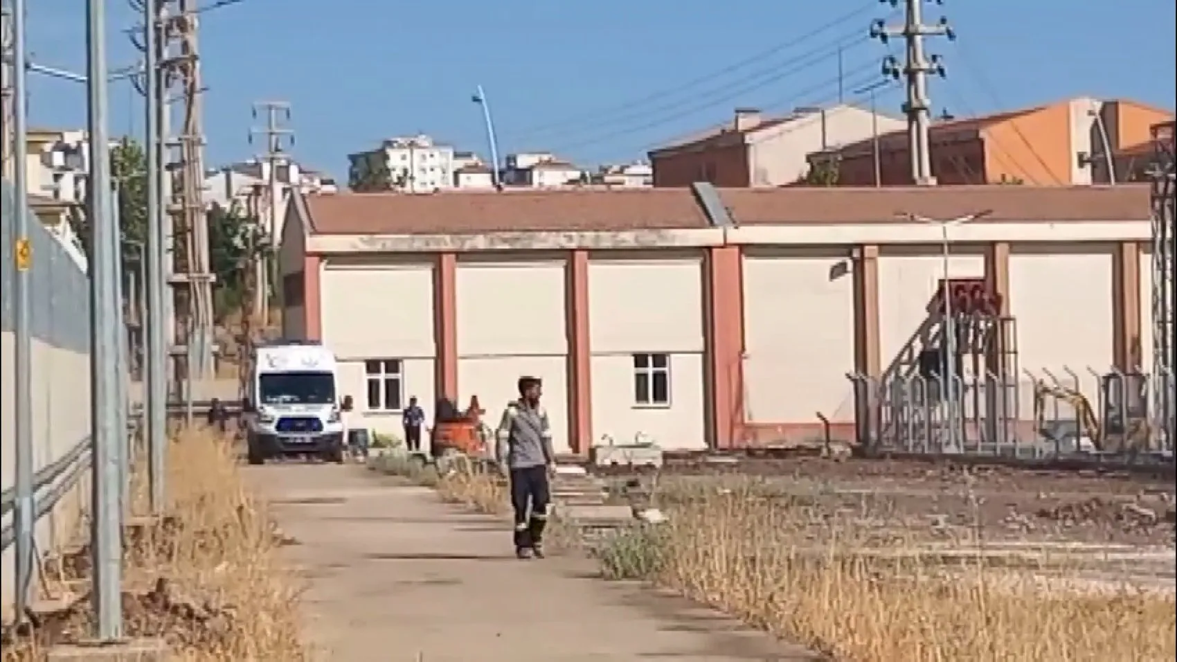 Diyarbakırda boya yapan iki işçi tiner kokusundan zehirlenerek hastaneye kaldırıldı
