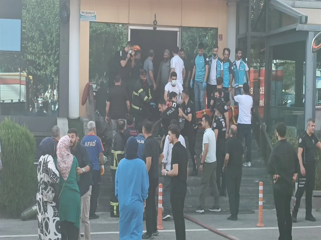 Batman'daki spor salonu yangınında iki işletme sahibi tutuklandı