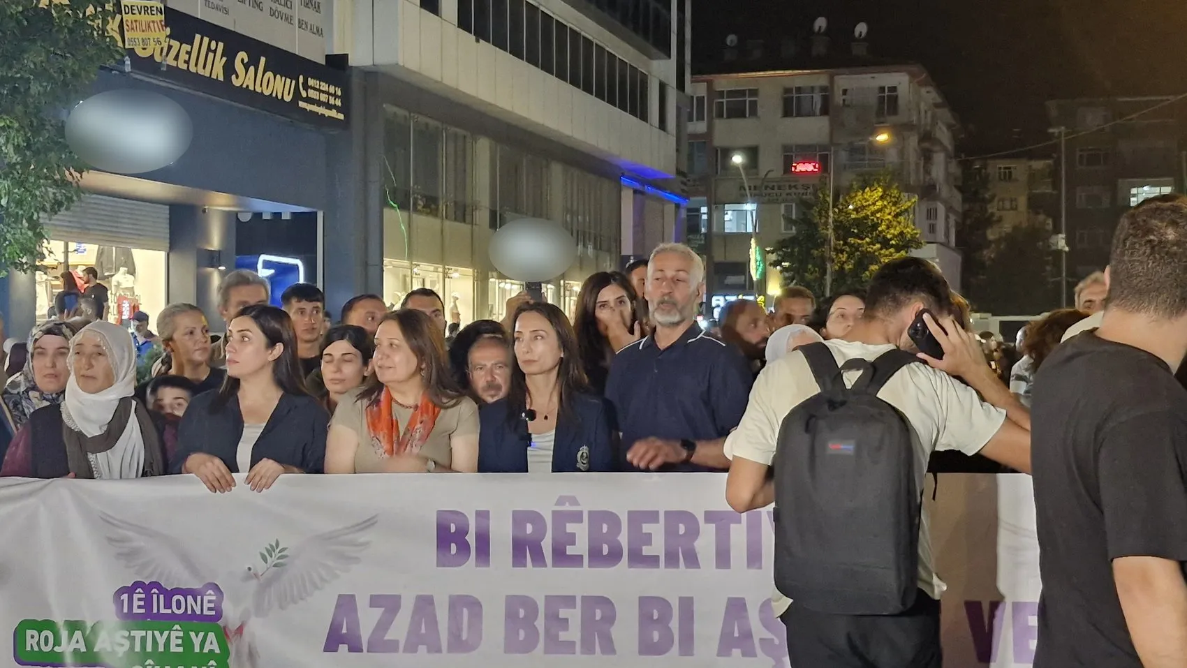 Hatimoğulları Diyarbakır'da barış çağrısını yineledi