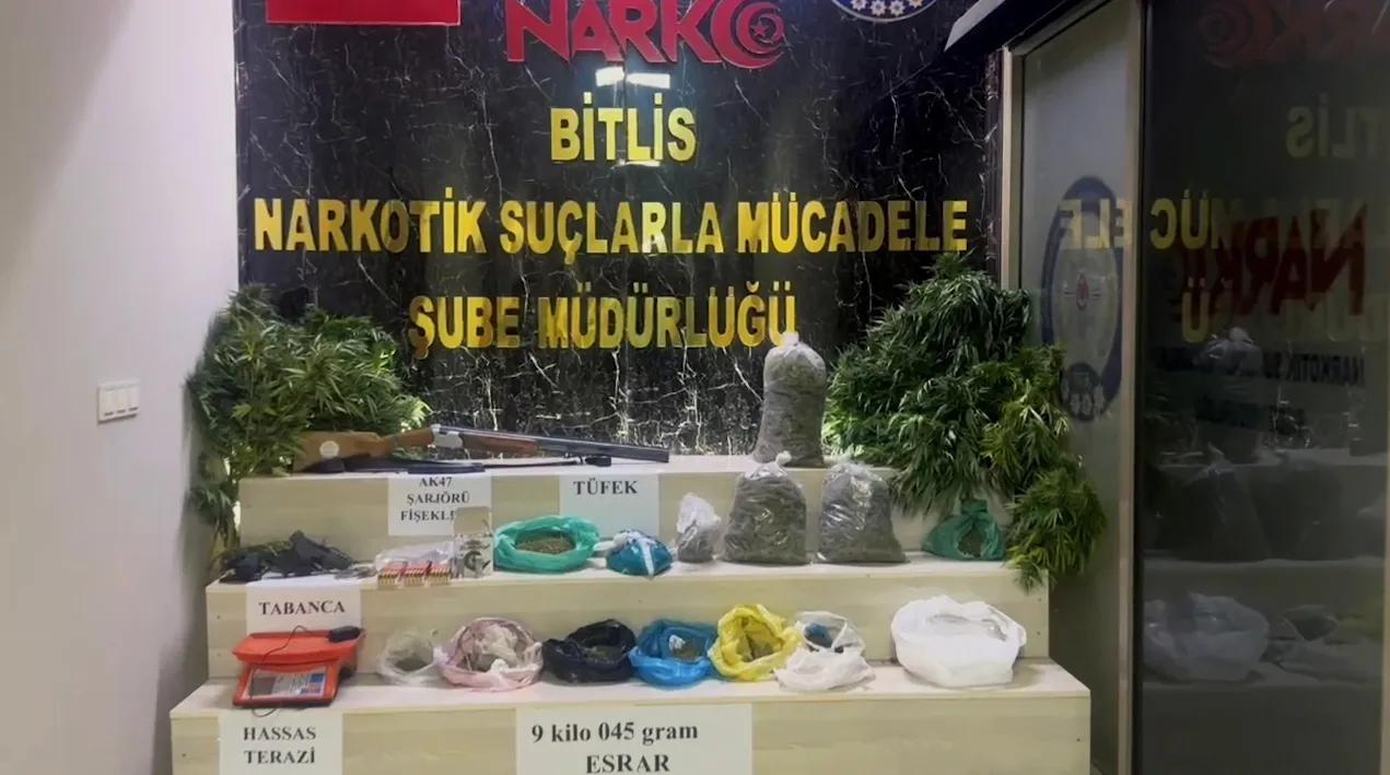 Bitlis'te düzenlenen uyuşturucu operasyonunda çok sayıda yasaklı madde ve silah bulundu
